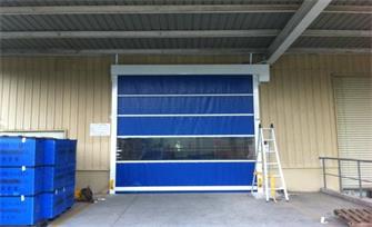 快速堆积门安装结束后如何做封闭工作